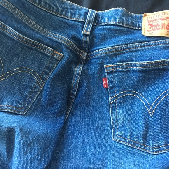 Ladies 501 LEVIS - Picture 2 of 3
